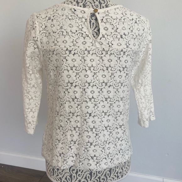 Scoop neck mid length sleeve top with flower embroidered pattern - Picture 4 of 4